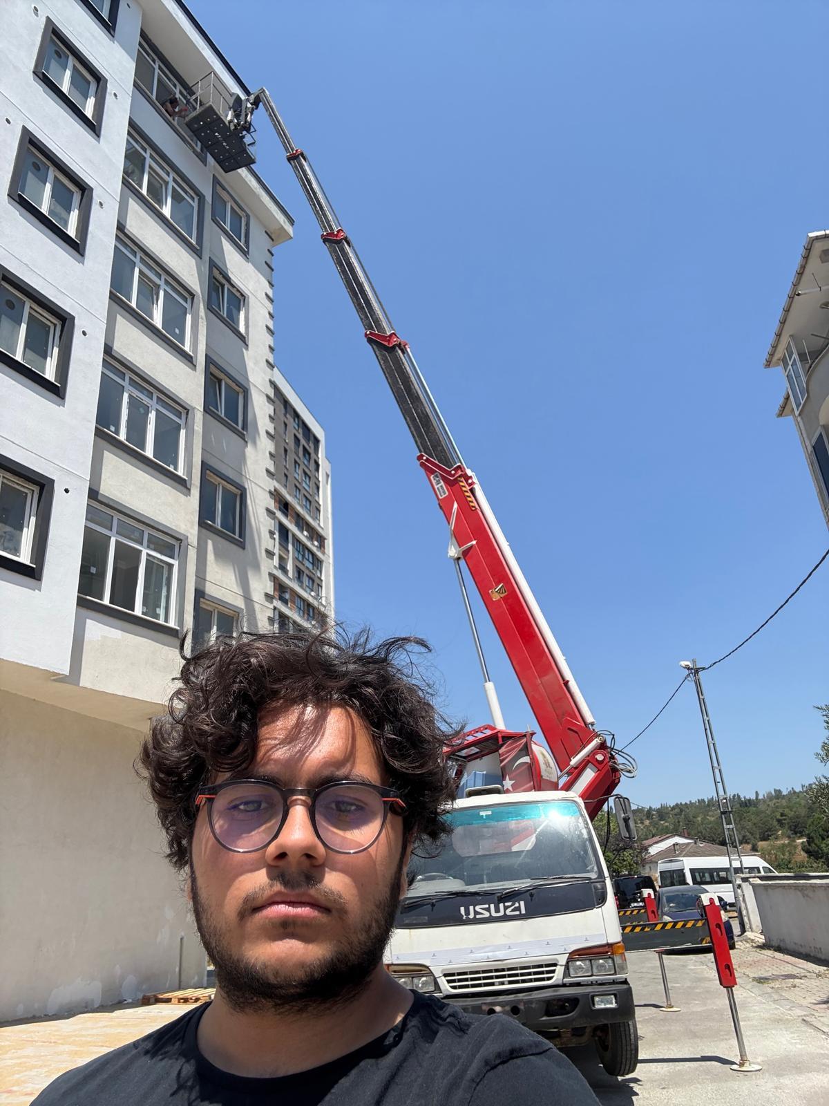 Adil Vinç Saha Operatörü ve Vinç Çalışması
