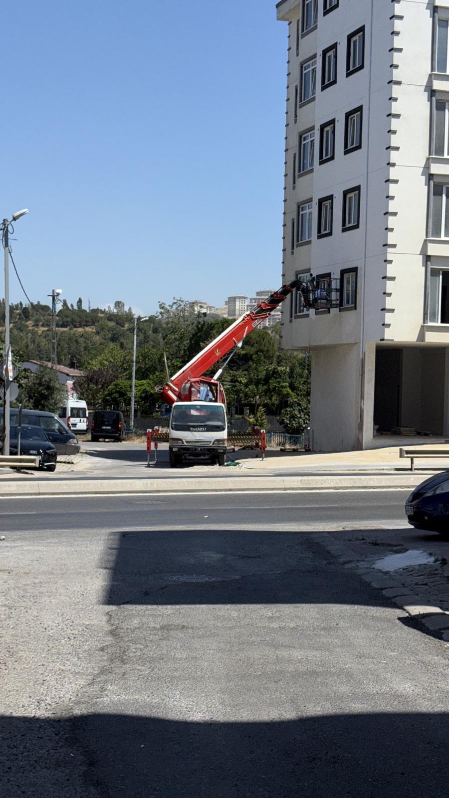Dış Cephe Cam Silme ve Kompozit Temizleme Sepetli Platform